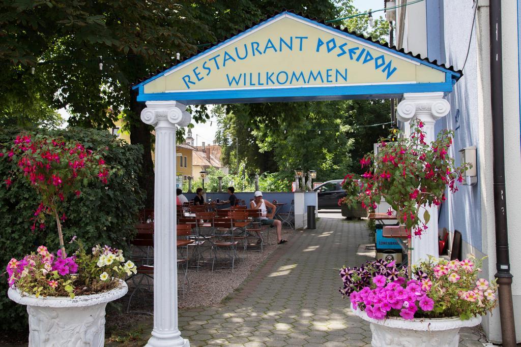 Hotel Blauer Karpfen Oberschleissheim Exterior foto