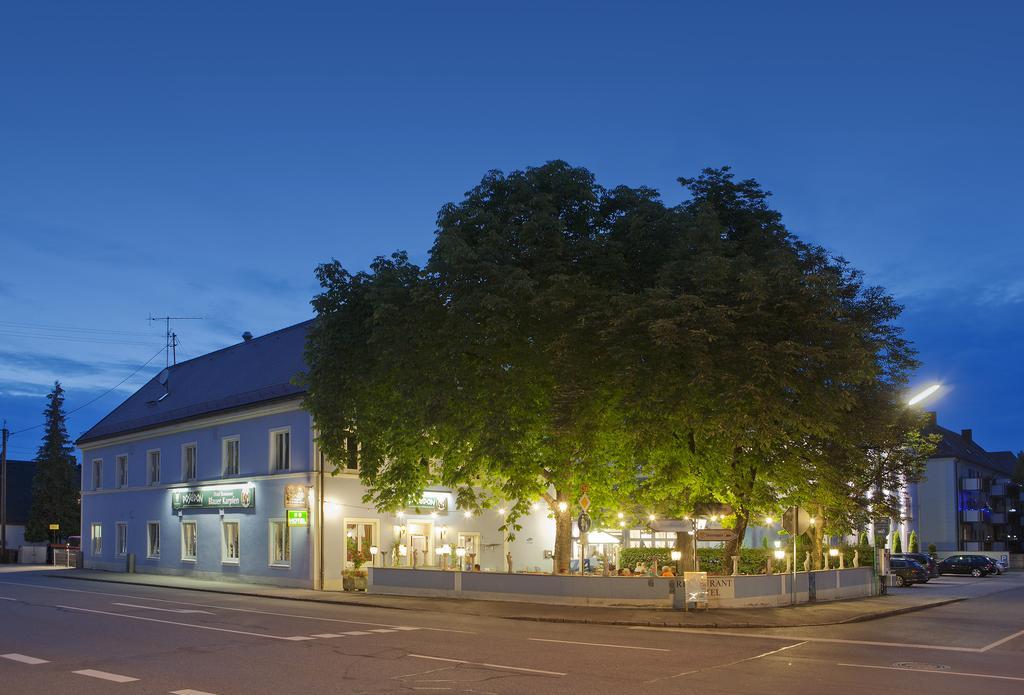 Hotel Blauer Karpfen Oberschleissheim Exterior foto