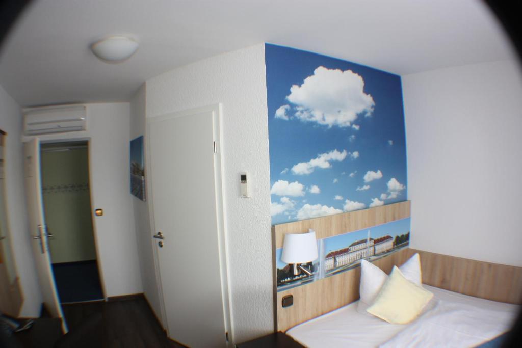 Hotel Blauer Karpfen Oberschleissheim Exterior foto